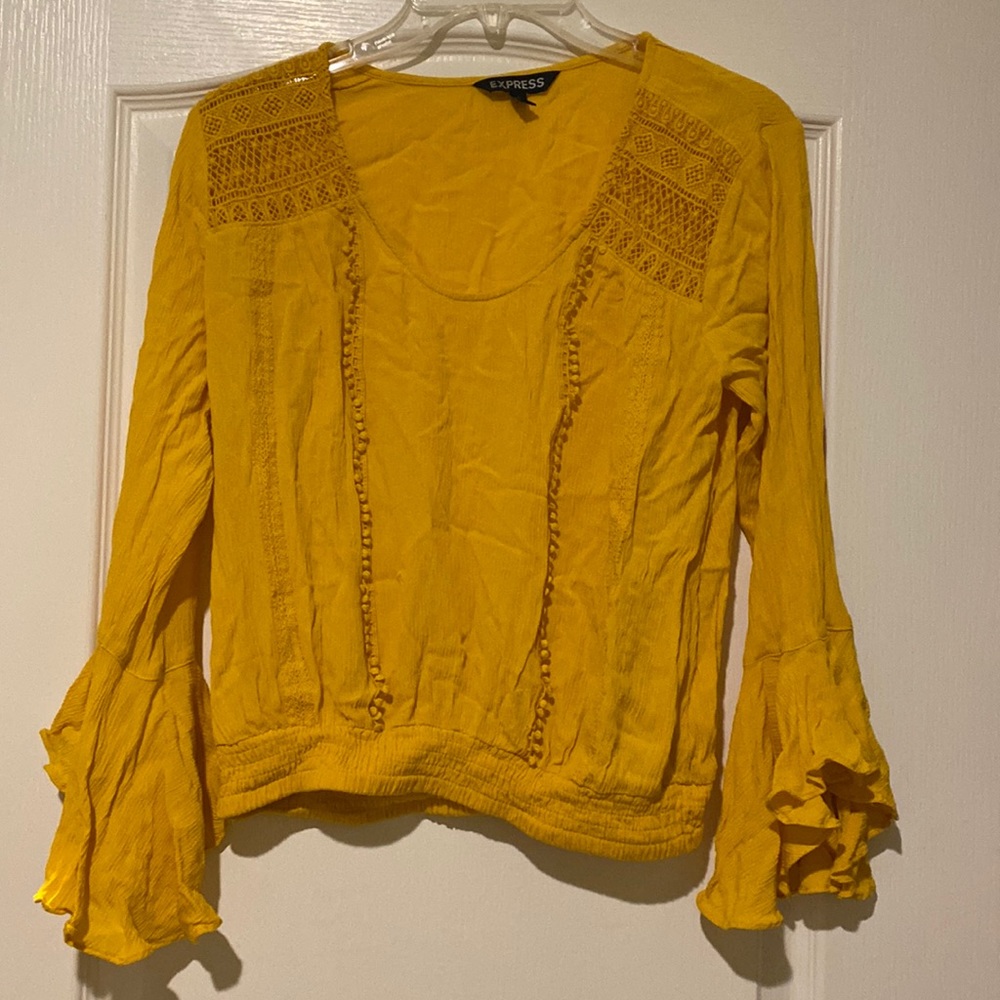 Bell sleeve top 🔔